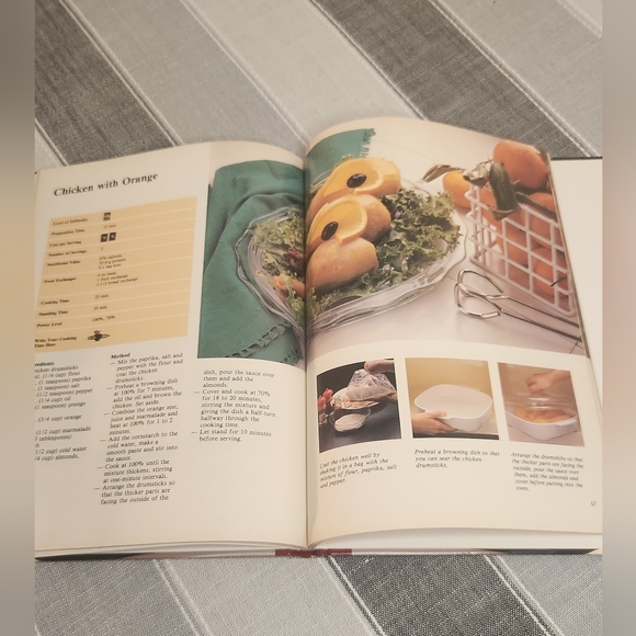 2 Microwave Cookbooks - Poultry & Beef - Vintage 1987 - Hardcover - Picture 11 of 13